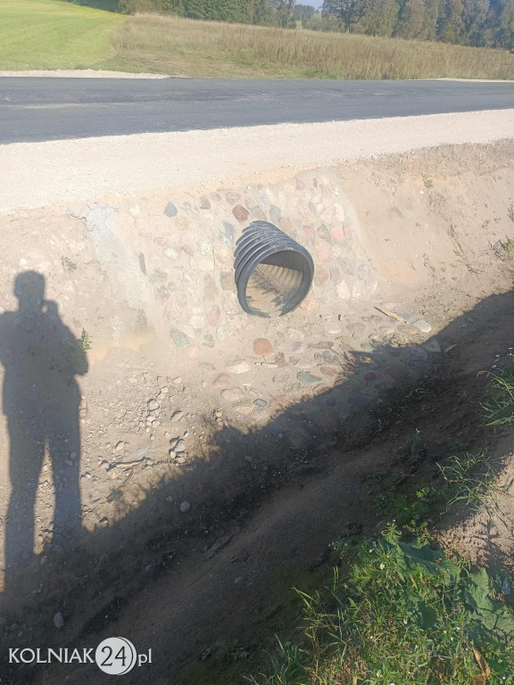 Droga we wsi Grądy-Michały