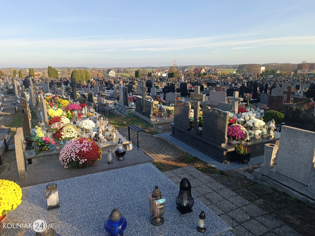 Wszystkich Świętych w Kolnie, Lachowie i Grabowie