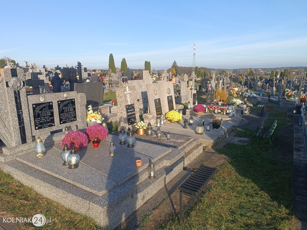 Wszystkich Świętych w Kolnie, Lachowie i Grabowie