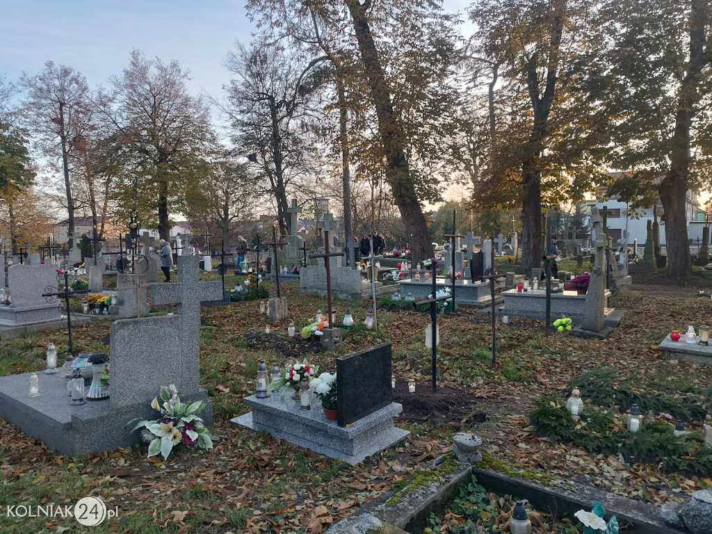 Wszystkich Świętych w Kolnie, Lachowie i Grabowie