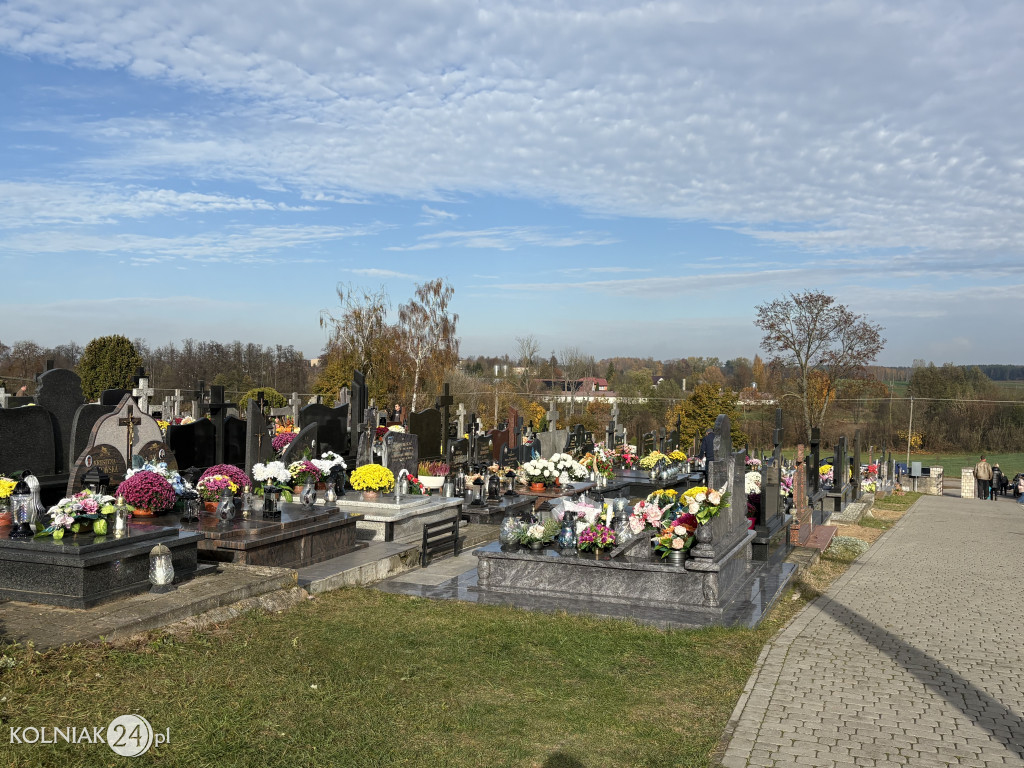 Wszystkich Świętych w Kolnie, Lachowie i Grabowie