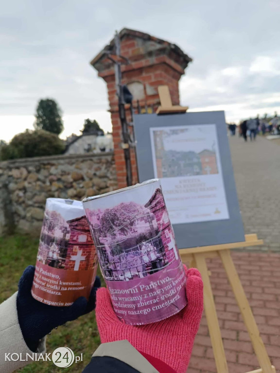 Kwesta na cmentarzu w Grabowie