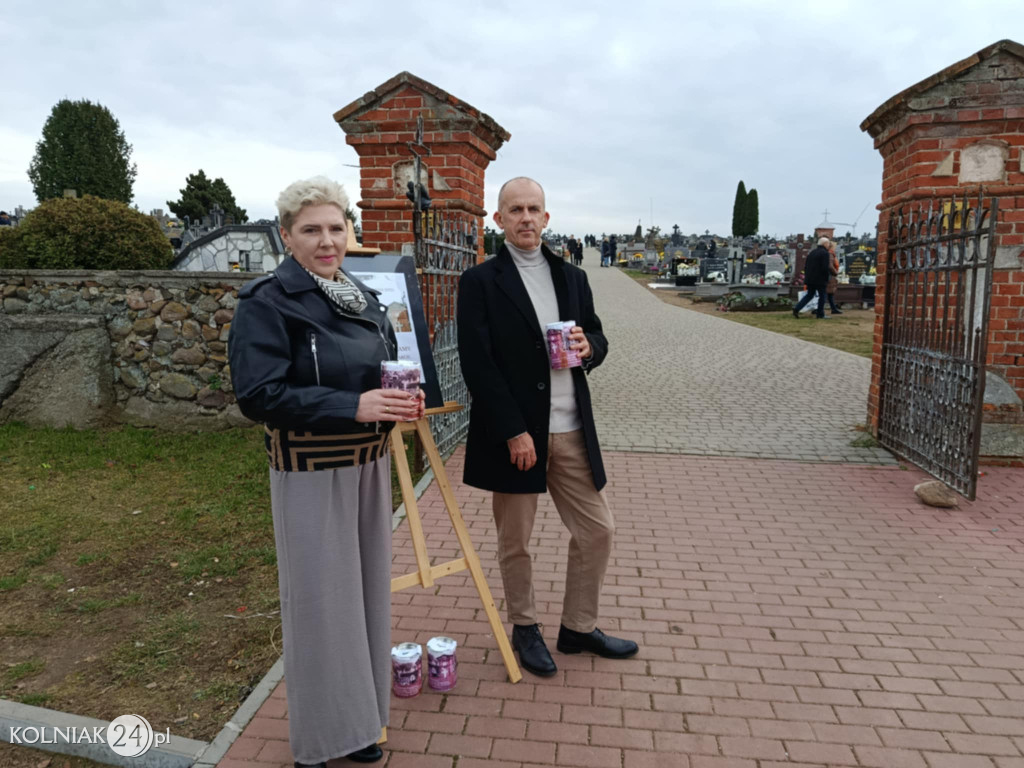 Kwesta na cmentarzu w Grabowie