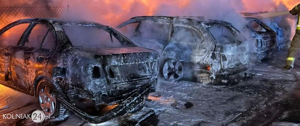 Pożar siedmiu pojazdów osobowych