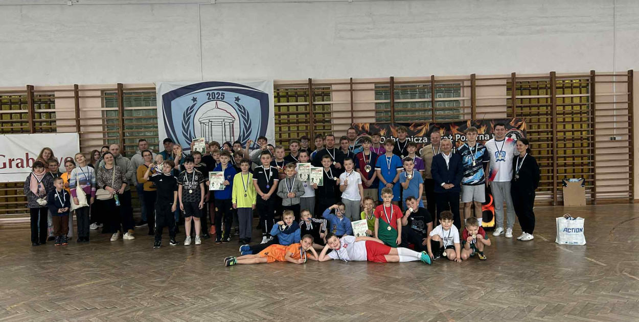 Turniej Piłki Halowej w Grabowie