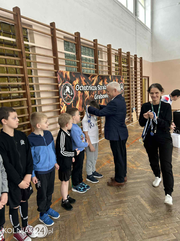 Turniej Piłki Halowej w Grabowie