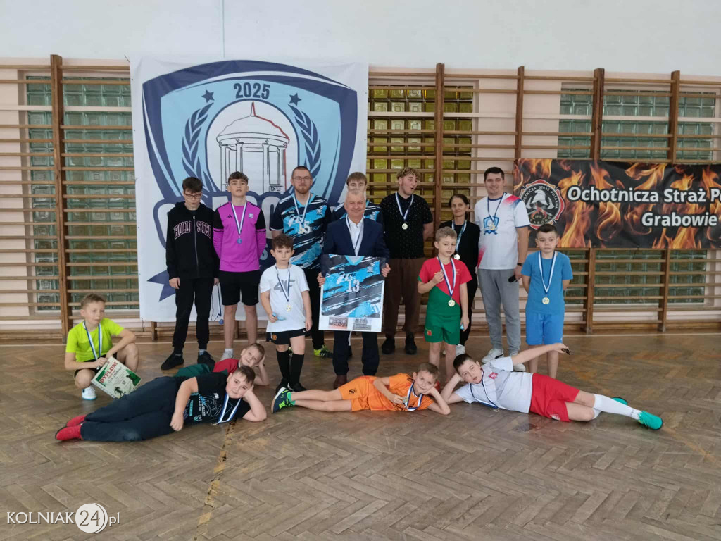 Turniej Piłki Halowej w Grabowie