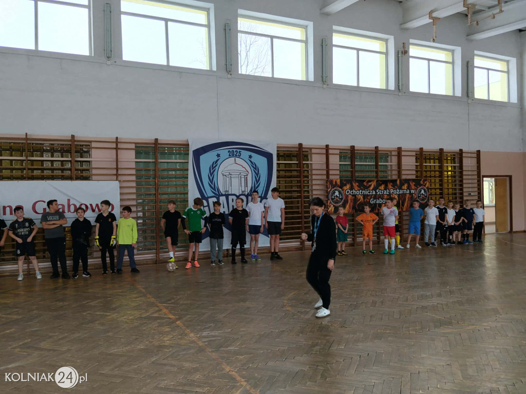 Turniej Piłki Halowej w Grabowie