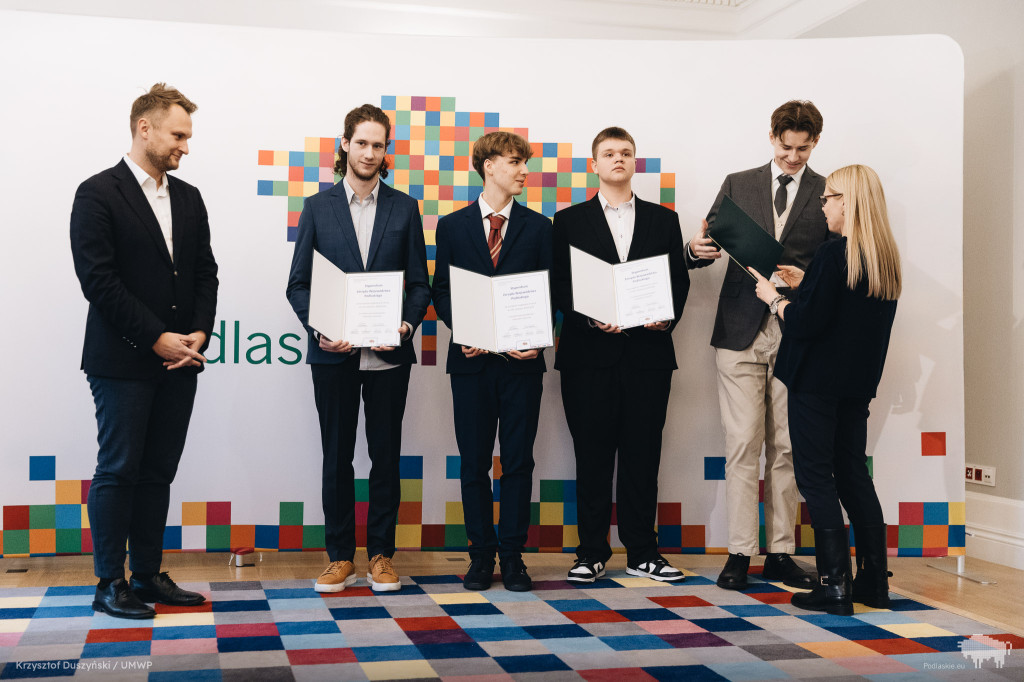 Zarząd województwa nagrodził najlepszych podlaskich uczniów