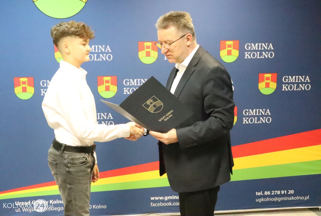 Gratulacje dla młodych tancerzy