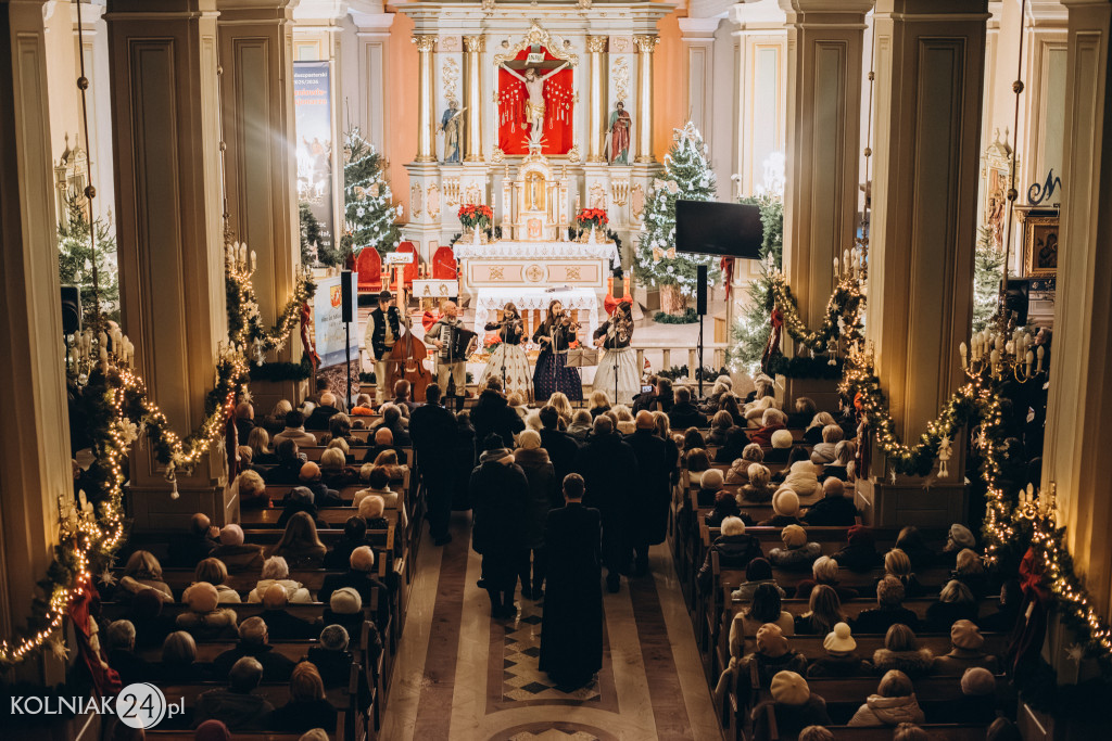 Kolędowanie z Kapelą na Obyrtkę