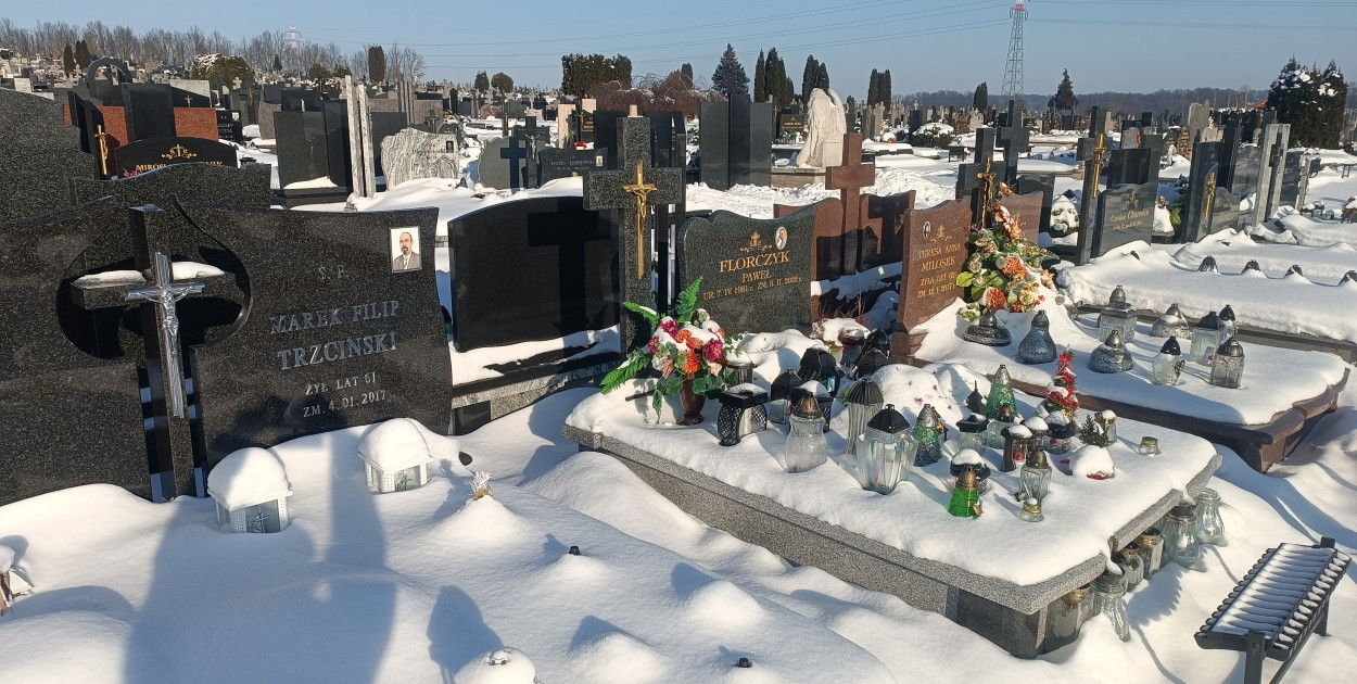 Cmentarz w Kolnie zimą