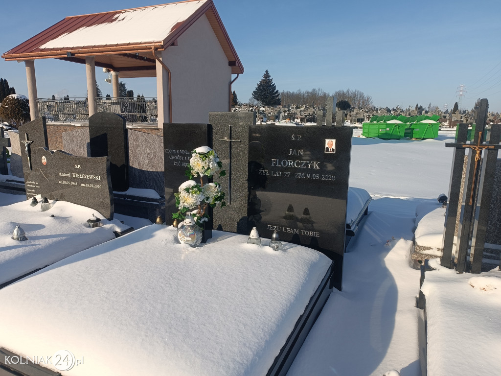 Cmentarz w Kolnie zimą
