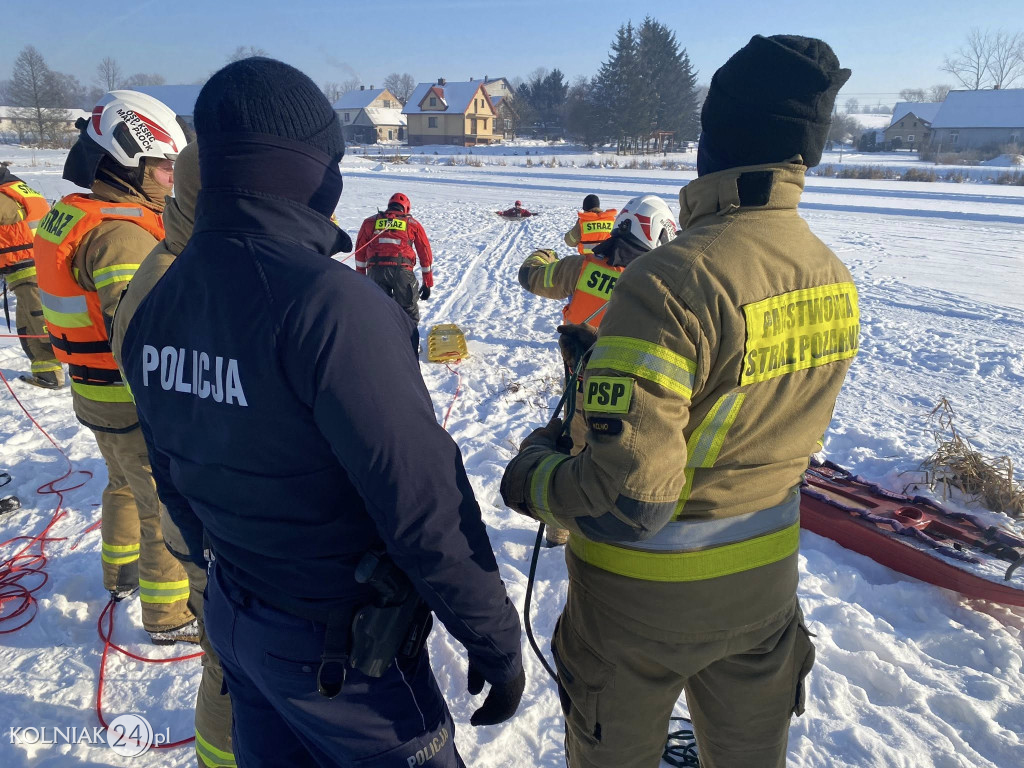 ĆWICZENIA Z RATOWNICWA LODOWEGO W CHLUDNIACH