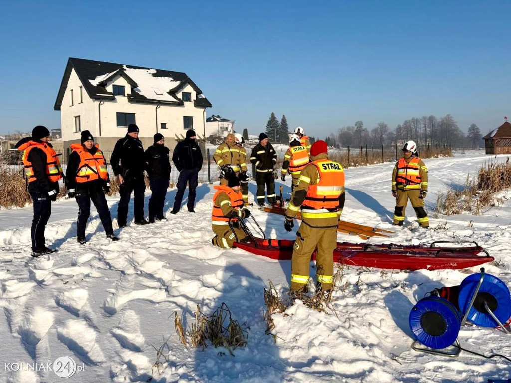 ĆWICZENIA Z RATOWNICWA LODOWEGO W CHLUDNIACH
