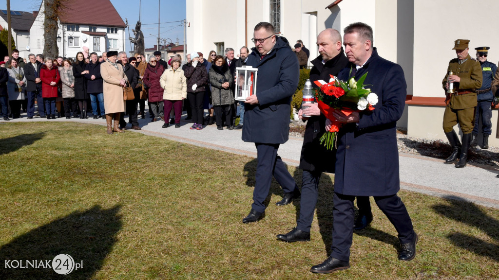 Hołd pod pomnikiem Niezłomnych w Kolnie