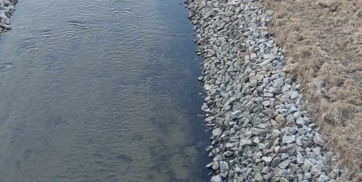 Rów melioracyjny przy obwodnicy Kolna