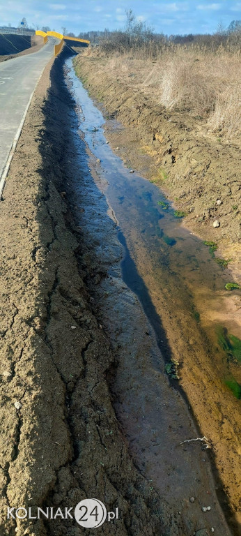 Rów melioracyjny przy obwodnicy Kolna