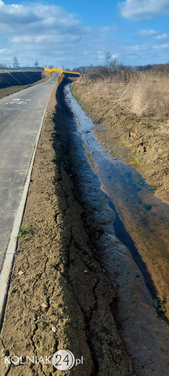 Rów melioracyjny przy obwodnicy Kolna