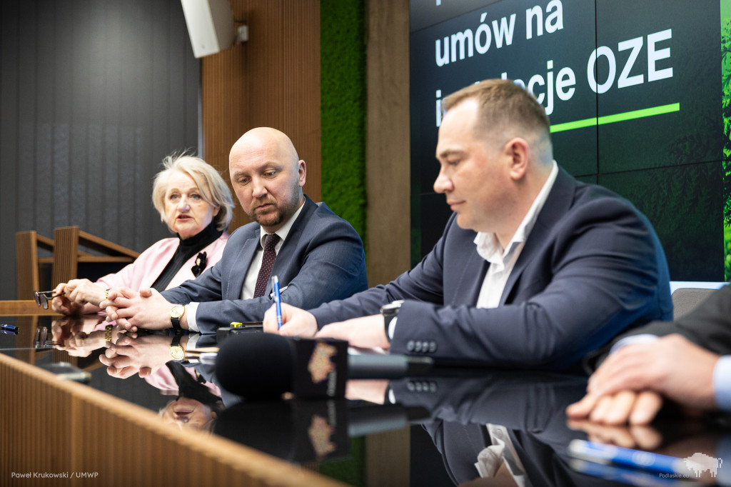 Podlaskie inwestuje w zieloną energię. Ponad 5,3 mln zł z funduszy europejskich wsparcia na OZE