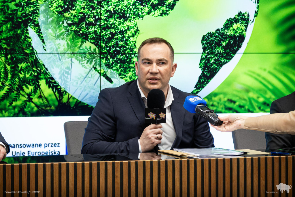 Podlaskie inwestuje w zieloną energię. Ponad 5,3 mln zł z funduszy europejskich wsparcia na OZE
