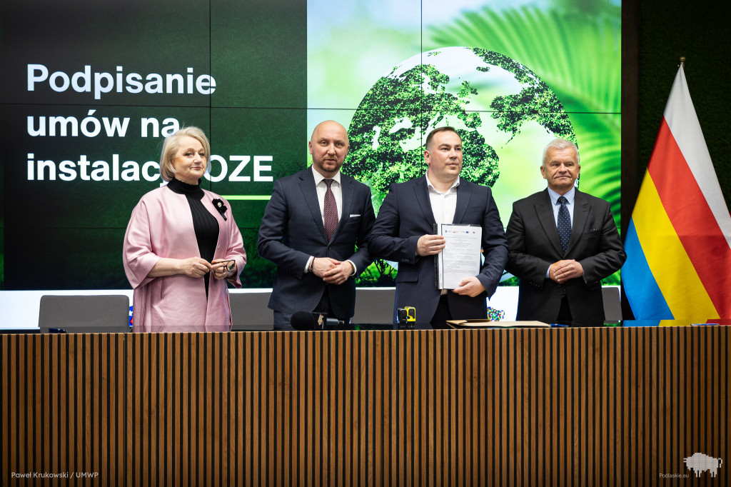 Podlaskie inwestuje w zieloną energię. Ponad 5,3 mln zł z funduszy europejskich wsparcia na OZE