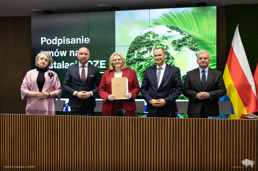 Podlaskie inwestuje w zieloną energię. Ponad 5,3 mln zł z funduszy europejskich wsparcia na OZE