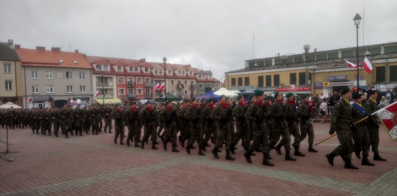  Batalion Obrony Terytorialnej ma wspierać lokalną społeczność, m.in. przeciwdziałając powstawaniu klęsk żywiołowych czy zwalczając ich skutki. Jego formowanie rozpoczęło się w maju tego roku. Batalion składa się z żołnierzy zawodowych, a także wyszkolonych obywateli ? pełniących terytorialną służbę wojskową dyspozycyjnie oraz odbywających ćwiczenia rotacyjne (minimum raz w miesiącu).