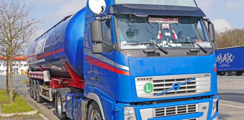 Jak uniknąć kar za przekroczenie czasu pracy kierowcy zawodowego?