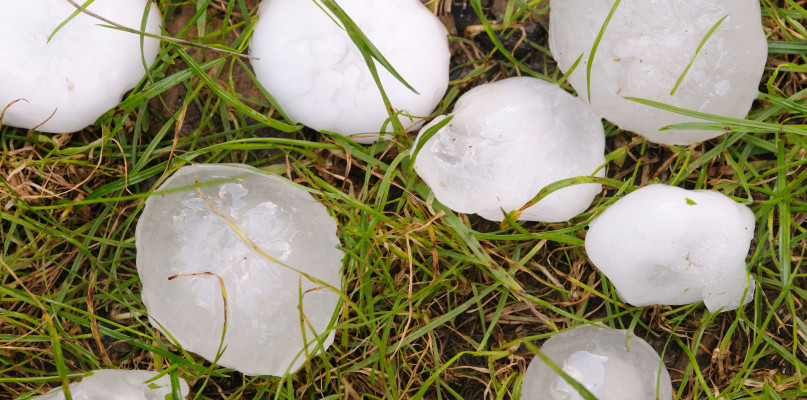 Wiosenny grad zniszczył jej mieszkanie, na szczęście miała polisę