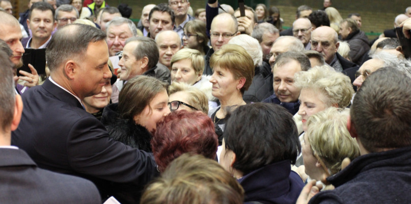 Mieszkańcy oraz zgromadzeni goście mogli wysłuchać występów lokalnych zespołów oraz wspólnie odśpiewali Mazurka Dąbrowskiego