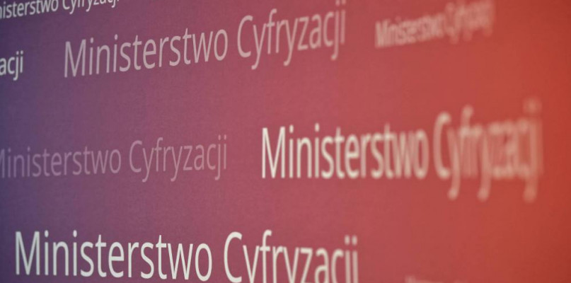 MC: niemal 90 proc. samorządów złożyło wnioski o dofinansowanie zakupu laptopów