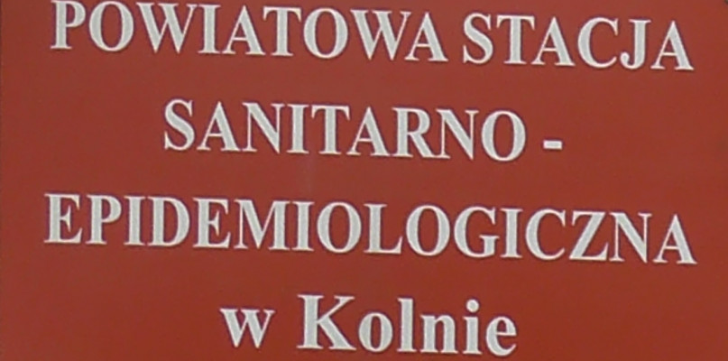 Zakażonych zostało dwóch księży z parafii św. Anny w Kolnie. To między innymi wikariusz, który uczył w Zespole Szkół Technicznych w Kolnie. Zakażony jest również ksiądz dziekan. 