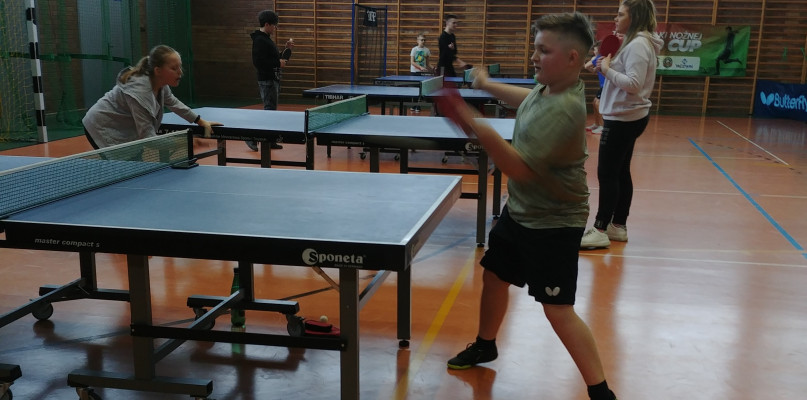 Treningi zawodników KOKiS w tenisie stołowym