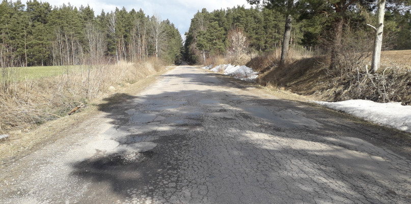 Dyrektor PZD w Kolnie: Obecnie trwa uzupełnienie ubytków w nawierzchni jezdni masą