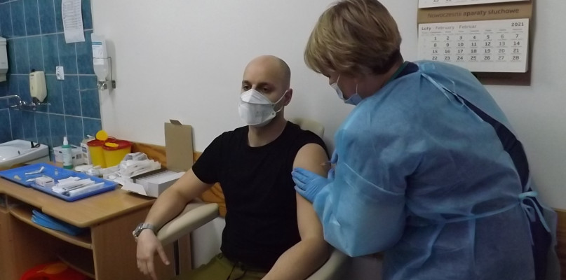 Chcesz się zaszczepić? Zadzwoń pod numer tel. 989 - 3000 wolnych miejsc w kolneńsk