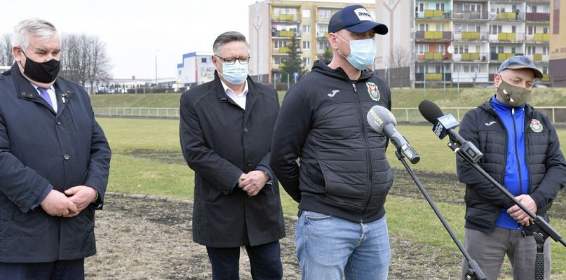 Stoją od lewej: Kazimierz Gwiazdowski, Andrzej Duda, Piotr Sokołowski i Mieczysław Śniadach (Fot. Andrzej Konopka)