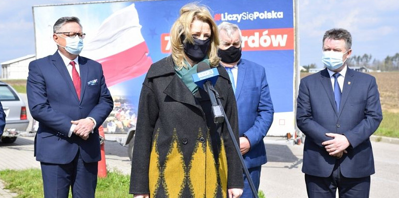 Agnieszka Rutkowska podczas konferencji dotyczycącej poparcia Krajowego Planu Odbudowy i inwestycji w powiecie kolneńskim Fot. Andrzej Konopka/UM Kolno