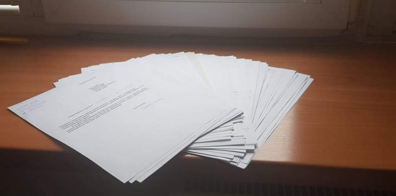 Na zdjęciu wypowiedzenia złożone przez ratowników medycznych (nadesłane)