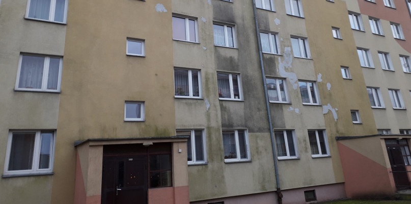 Zarząd SM: Przeprowadzenie remontu, który jest niezbędny (budynek nr 10 przy ul. Gen . Wł. Sikorskiego został wybudowany w 1984 r.) w kolejnych latach, przy tak galopującej inflacji będzie znacznie droższe, a przez ten czas mieszkańcy będą ponosić duże koszty ogrzewania