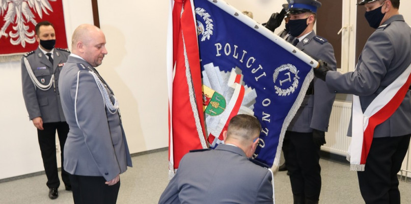 Na zdjęciu pożegnanie komendanta podinspektora Grzegorza Malinowskiego, którego zastąpił właśnie nadkomisarz Ryszard Duchnowski (fot. KPP Kolno)