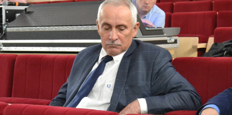 Szymański odniósł się do wcześniejszych słów burmistrza, gdy mówił on o tym, że będzie problem z zakupem działek tuż przy drodze krajowej od prywatnych właścicieli