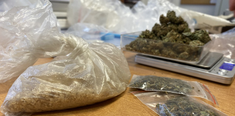 Do tej sprawy zatrzymali 6 osób, wśród nich mieszkańców powiatu kolneńskiego. Mężczyźni usłyszeli zarzuty w Prokuraturze Okręgowej w Łomży  (Fot. KPP Kolno)