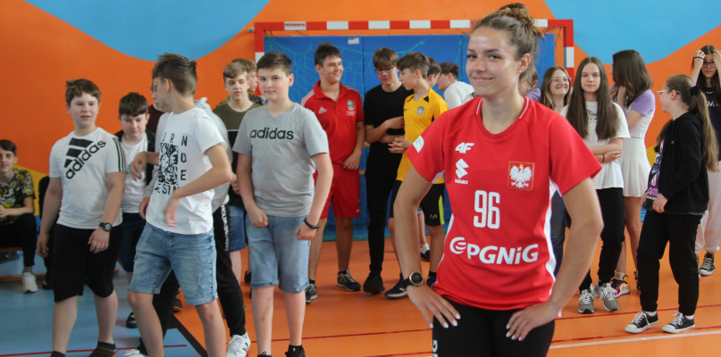 Dagmara Nocuń (ur. 2 stycznia 1996 w Kolnie – polska piłkarka ręczna, reprezentantka kraju, lewoskrzydłowa, zawodniczka niemieckiego klubu TuS Metzingen. Po wyjeździe z Kolna, gdzie stawiała swoje pierwsze kroki pod okiem Agnieszki Serowik i Krzysztofa Grabowskiego, reprezentowała Dwójkę Łomża. Największy wpływ na początkowy rozwój zawodniczki miał wtedy Stanisław Niedbała (również były nauczyciel kolneńskiej Dwójki). 