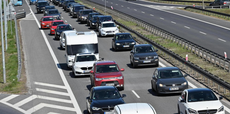 Nalepkę kontrolną będzie można usunąć z szyby pojazdu od 4 września