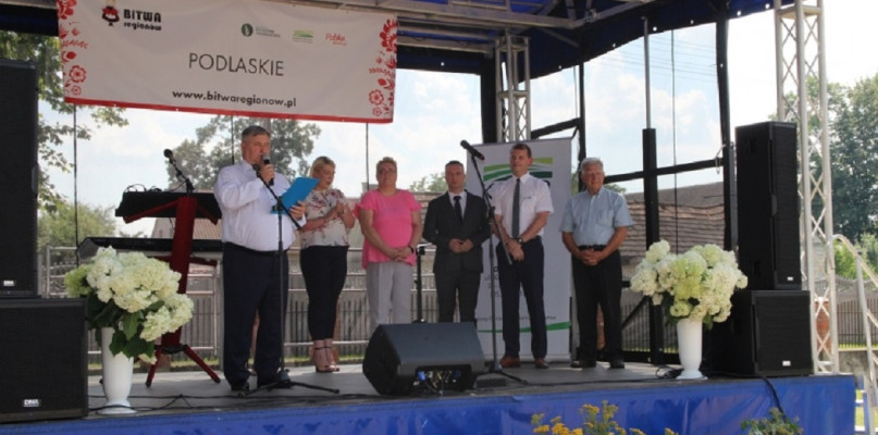 Wójt Gminy Mały Płock Józef Dymerski przywitał wszystkich przybyłych gości, w szczególności: Lecha Antoniego Kołakowskiego  - Sekretarza Stanu w Ministerstwie Rolnictwa i Rozwoju Wsi oraz Konrada Jabłońskiego – doradcę Wiceministra w Ministerstwie Rolnictwa i Rozwoju Wsi, oraz przybyłych przedstawicieli jednostek z naszego regionu (fot. UG Mały Płock)