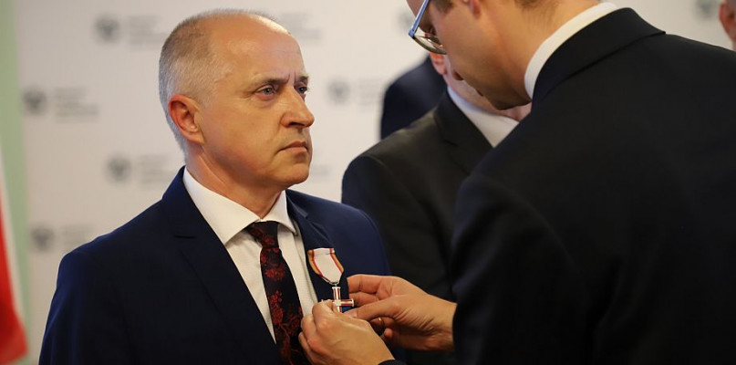 W galerii wykorzystano zdjęcia prywatne Mirosława Bajorka oraz nadesłane przez IPN z okazji uroczystości