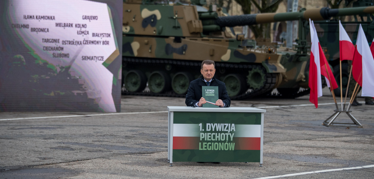 Koncepcje powołania tego związku taktycznego przygotował generał Norbert Iwanowski. Na zdjęciu szef Mon Mariusz Błaszczak w Białymstoku (fot. archiwum MON)