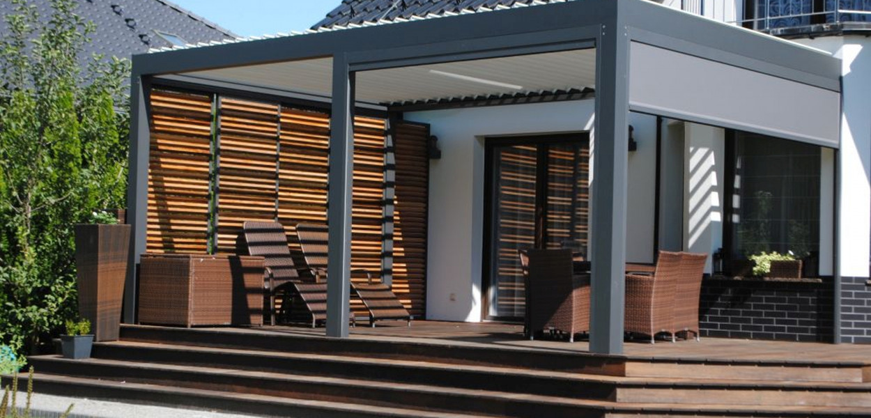 Ozdobna i funkcjonalna pergola ogrodowa - rodzaje zadaszeń w nowoczesnych pergolach tarasowych