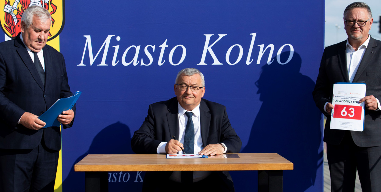 Uzgodnienie Programu inwestycji oznacza rozpoczęcie procesu przygotowawczego, który obejmuje m.in. pozyskanie niezbędnych pozwoleń i decyzji administracyjnych, w tym uzyskanie decyzji środowiskowej. Inwestycja została zaplanowana do realizacji w formule projektuj i buduj